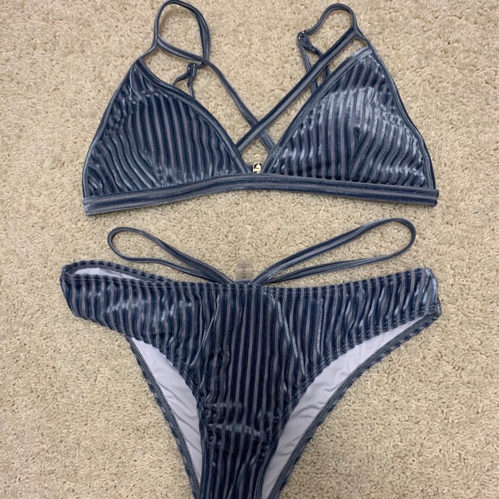 crossy velvet bikini